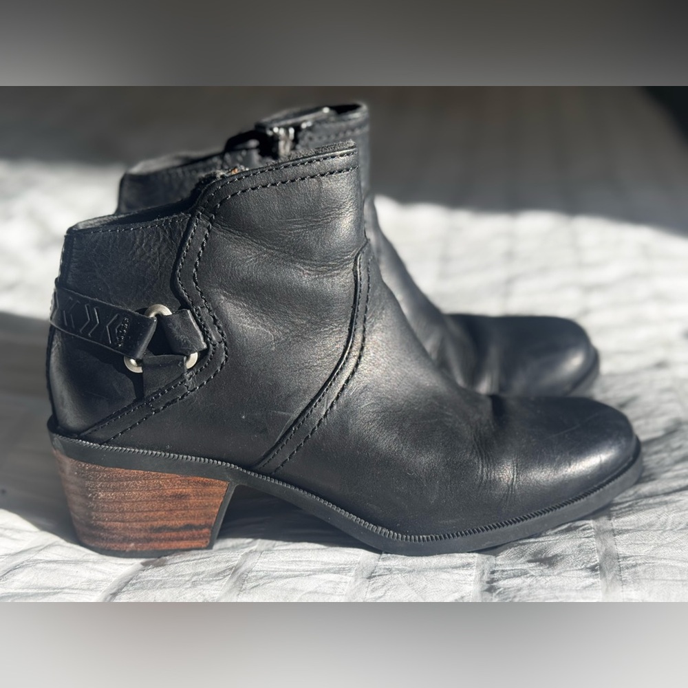 Teva Black Leather Ankle Boot Women’s Size 7 Moto Western Boho Chic cowboy